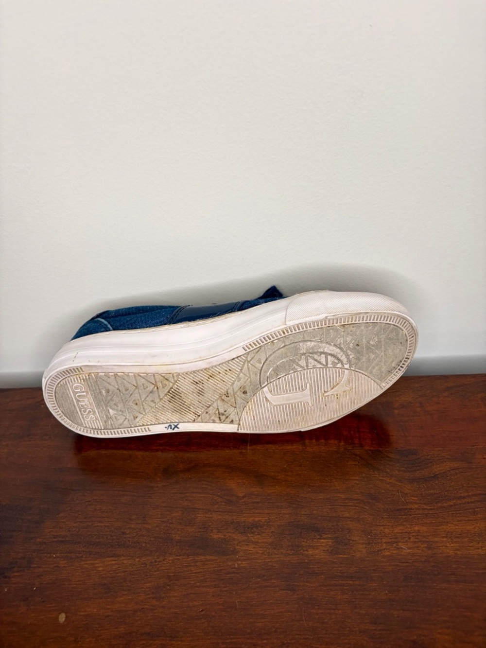 Guess Women’s Dark Blue Lace-Up Sneakers, Size 7.5 - Picture 5 of 7